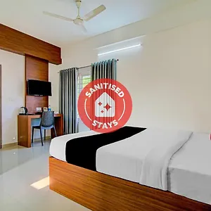 Vaccinated Staff- Capital O 74715 Phoenix Holidays Kochi