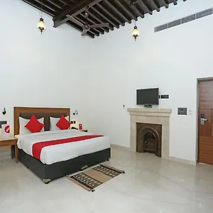 Oyo 738 Castle Hotel